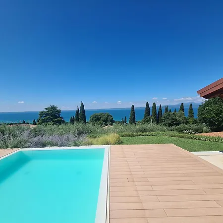 Breathtaking In Pool & Garden Bardolino