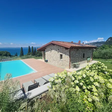 Breathtaking In Pool & Garden Bardolino
